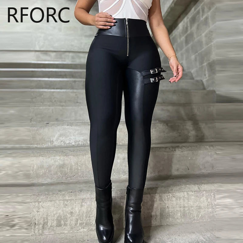 Calça Leg de Couro Feminina Slim